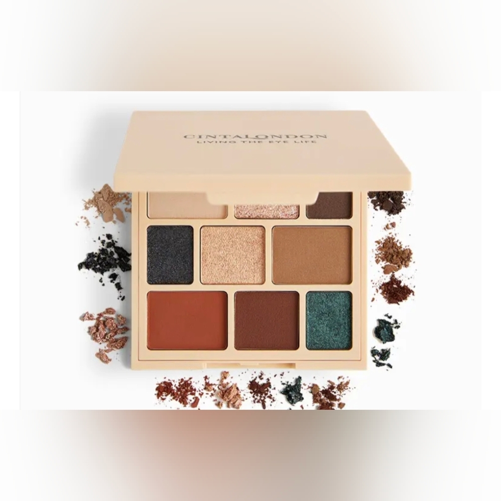 5/75$  CINTA LONDON Eyeshadow Palette in Living The Eye Life